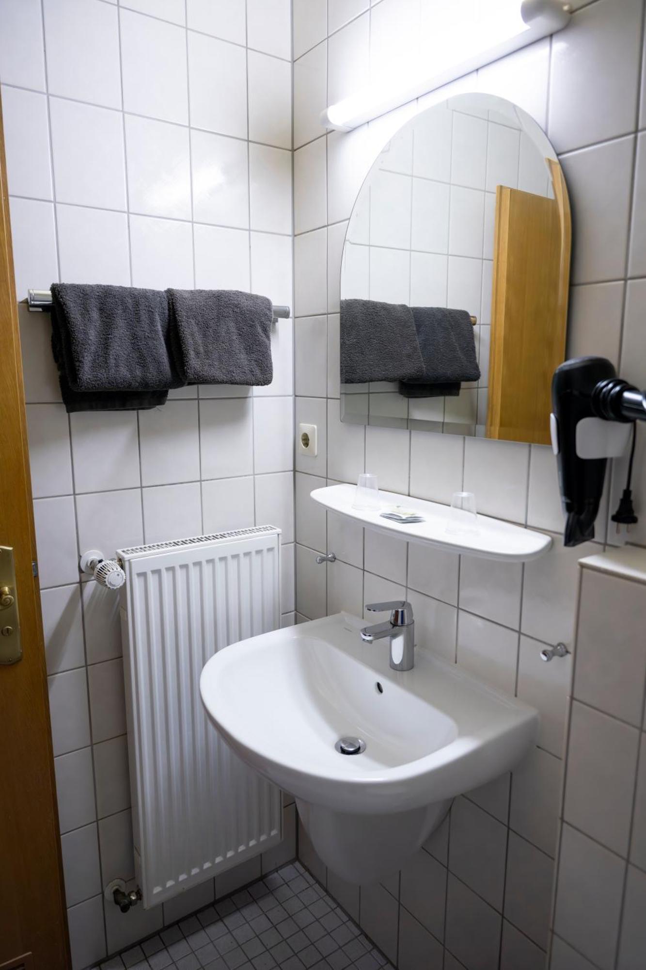 Hotel Guelser Weinstube Coblence Extérieur photo