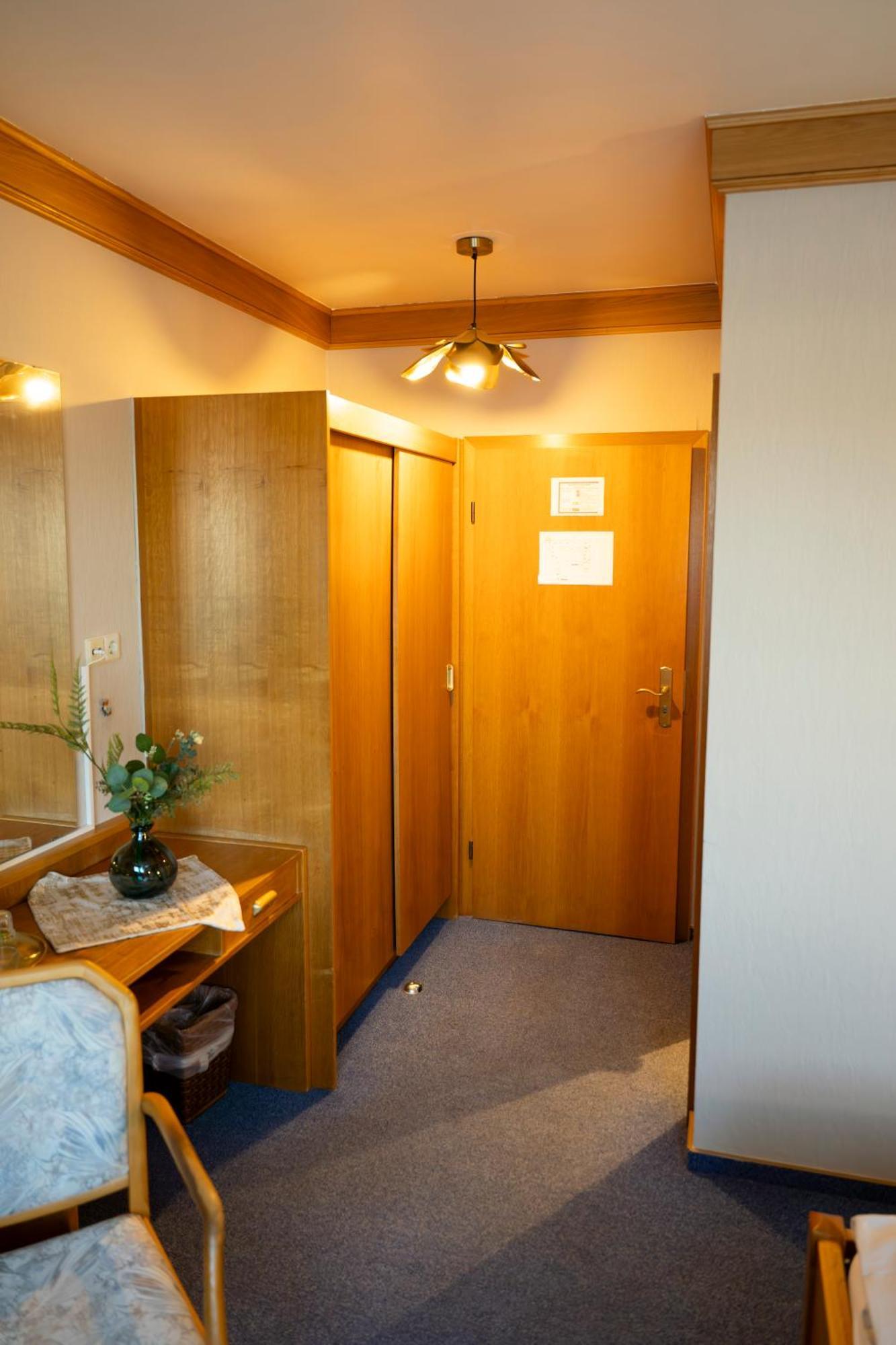 Hotel Guelser Weinstube Coblence Extérieur photo