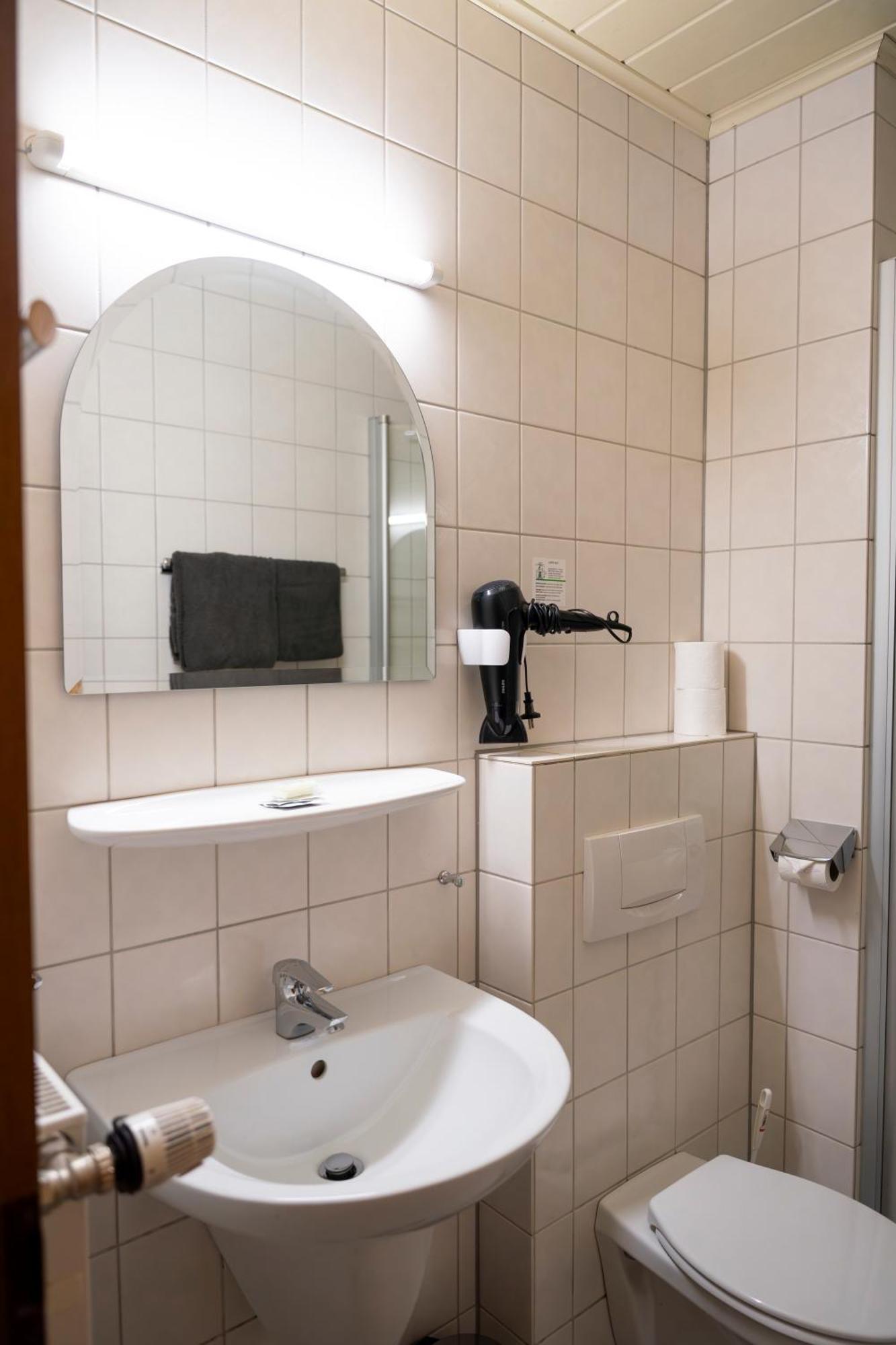 Hotel Guelser Weinstube Coblence Extérieur photo