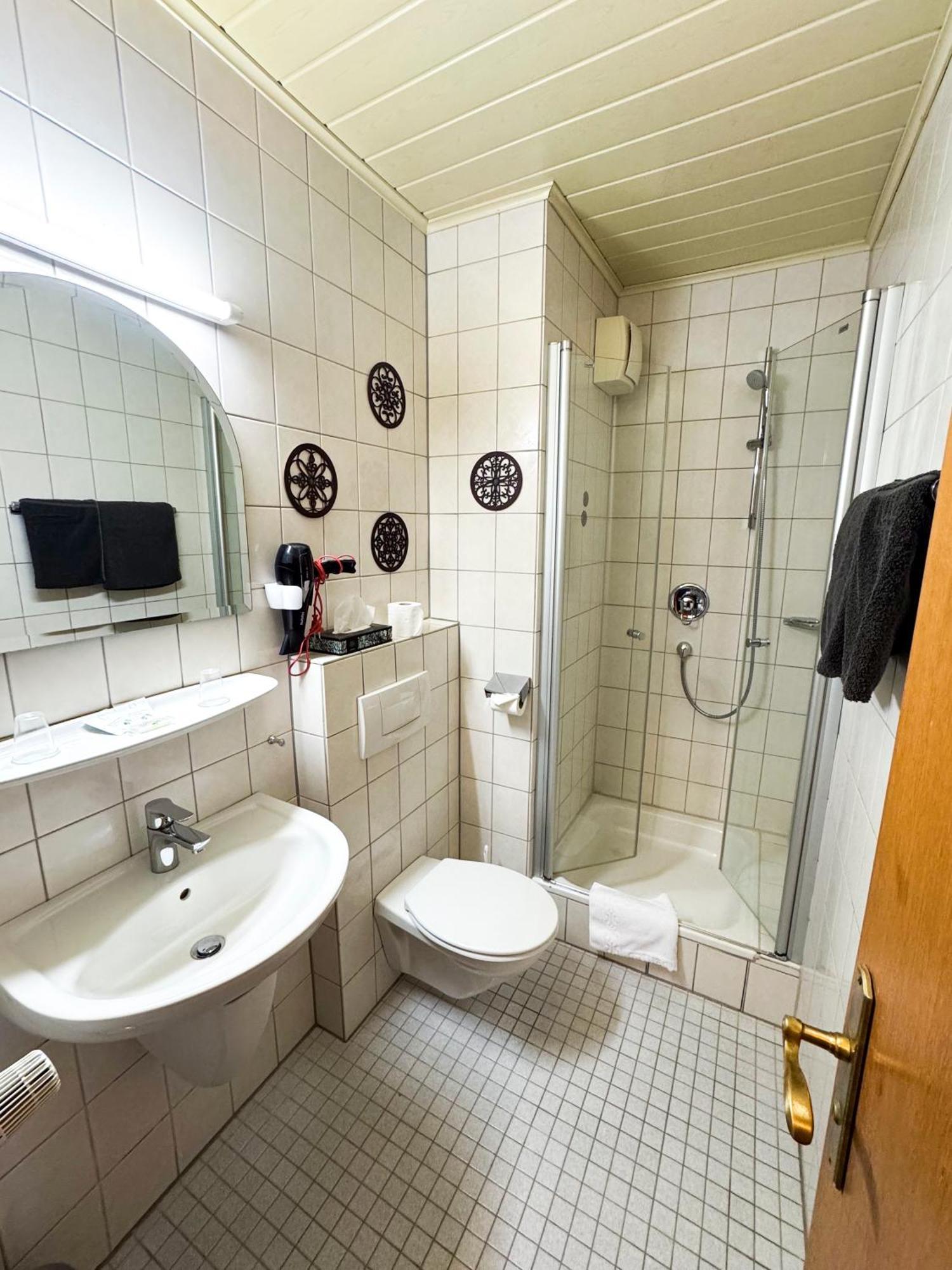 Hotel Guelser Weinstube Coblence Extérieur photo