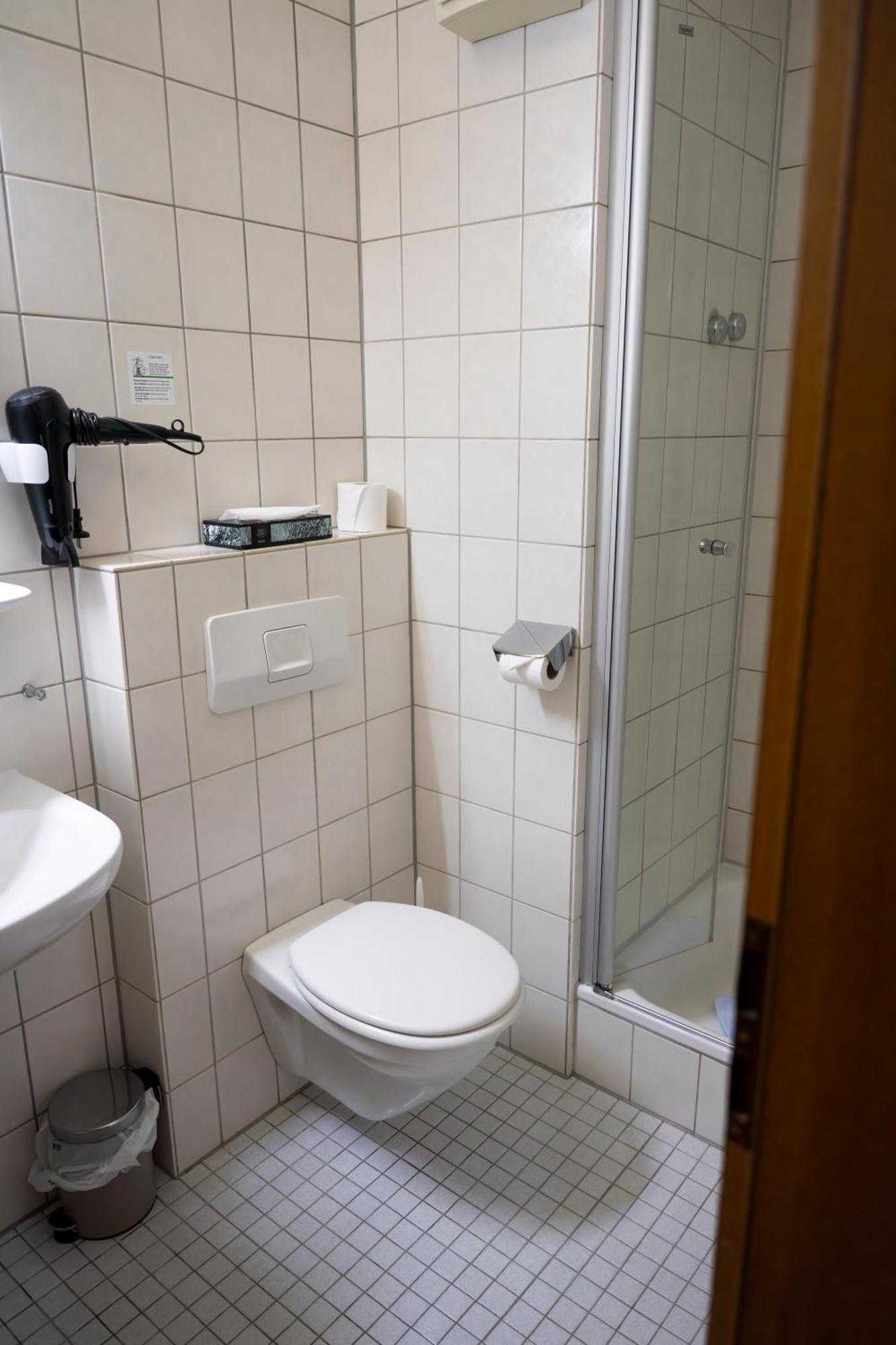 Hotel Guelser Weinstube Coblence Extérieur photo