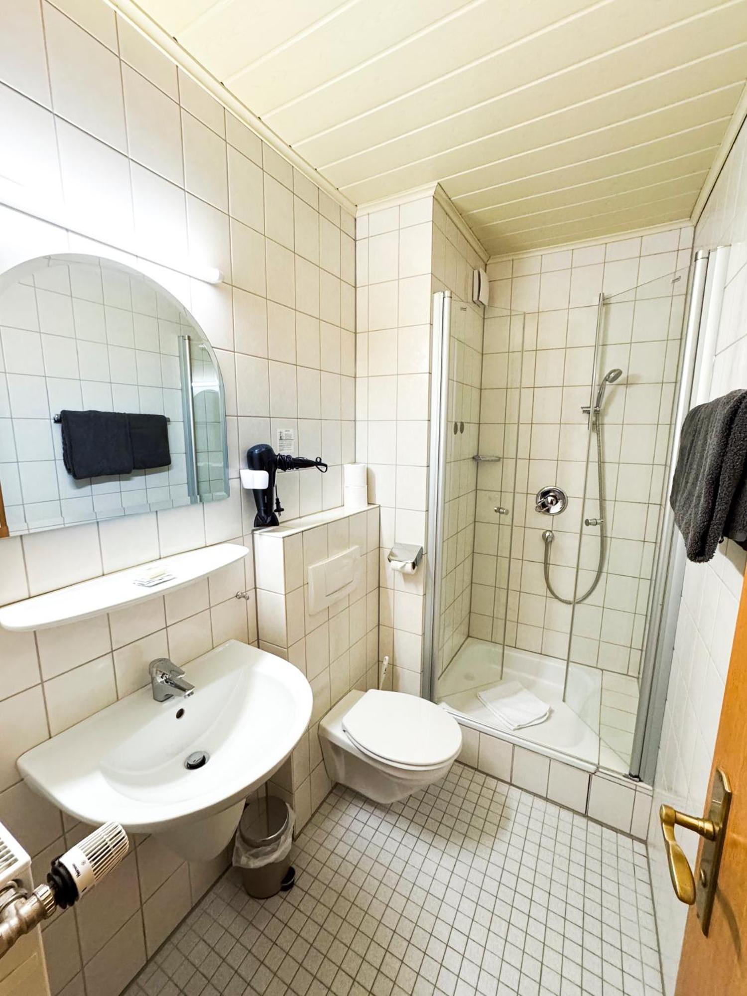 Hotel Guelser Weinstube Coblence Extérieur photo
