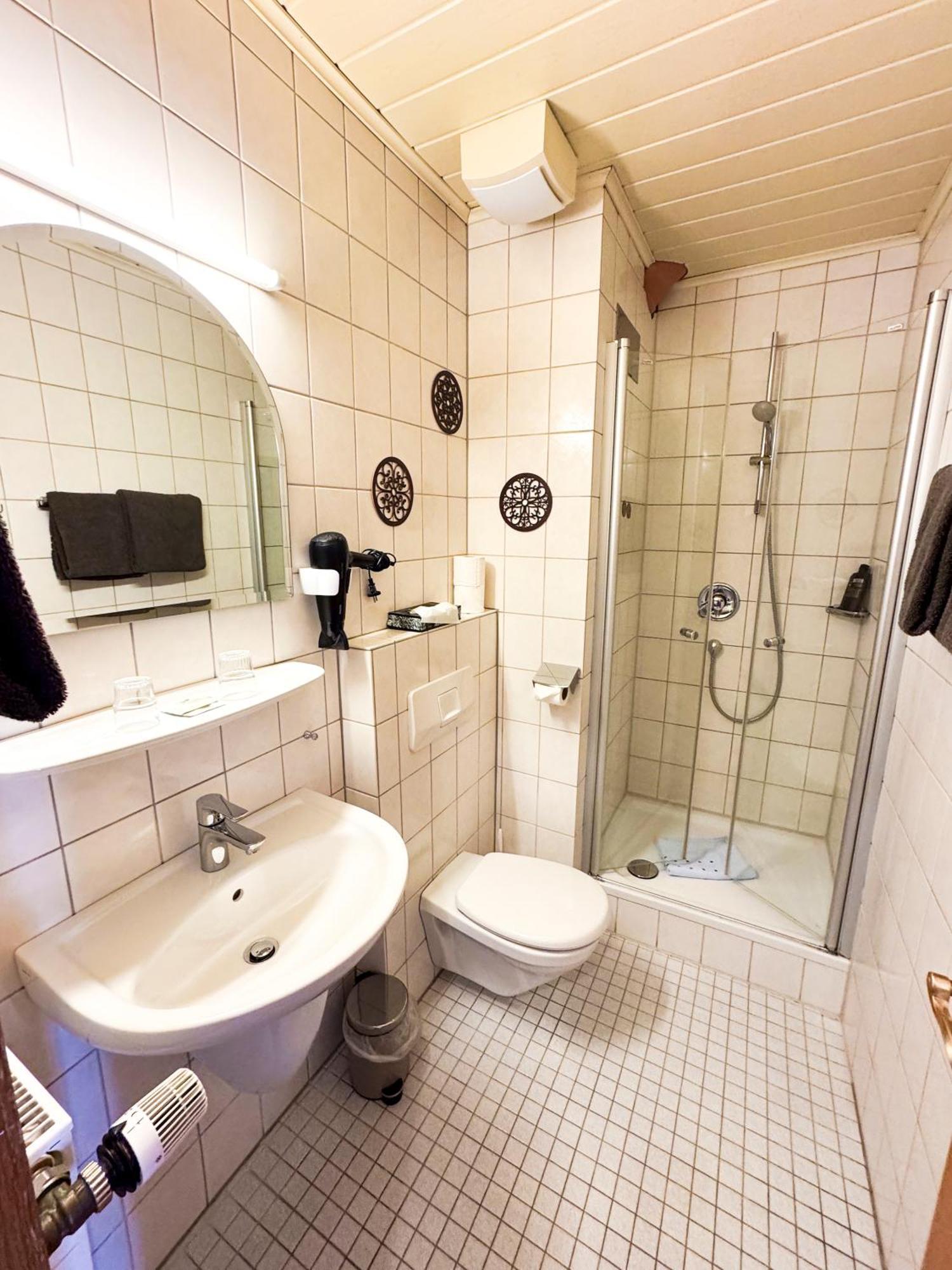 Hotel Guelser Weinstube Coblence Extérieur photo