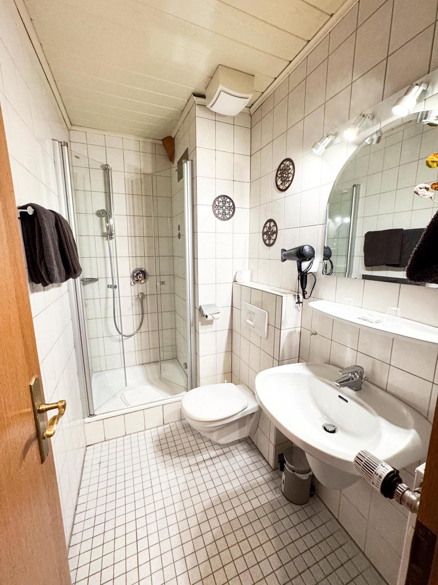 Hotel Guelser Weinstube Coblence Extérieur photo