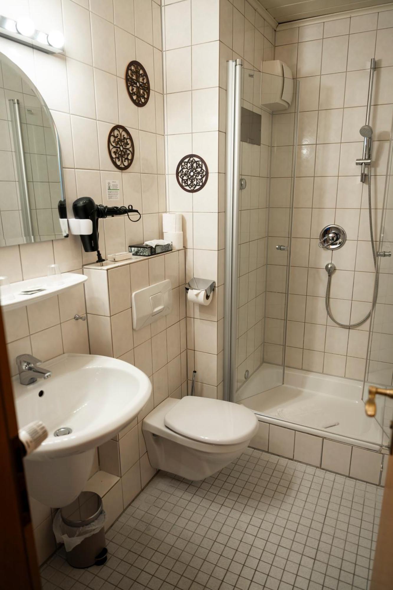Hotel Guelser Weinstube Coblence Extérieur photo